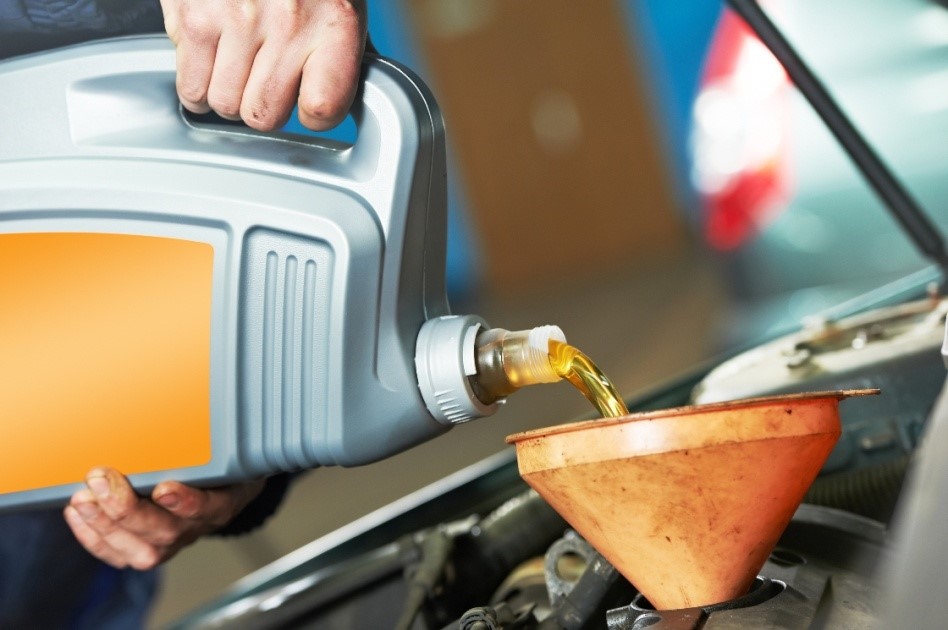 Loại nhớt xe số nào dùng tốt, giúp bốc máy lợi xăng?